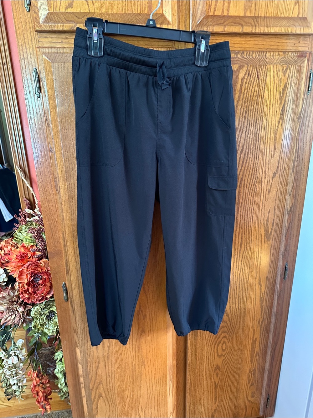 Women’s Black Elastic-Waist Cargo Jogger Pants